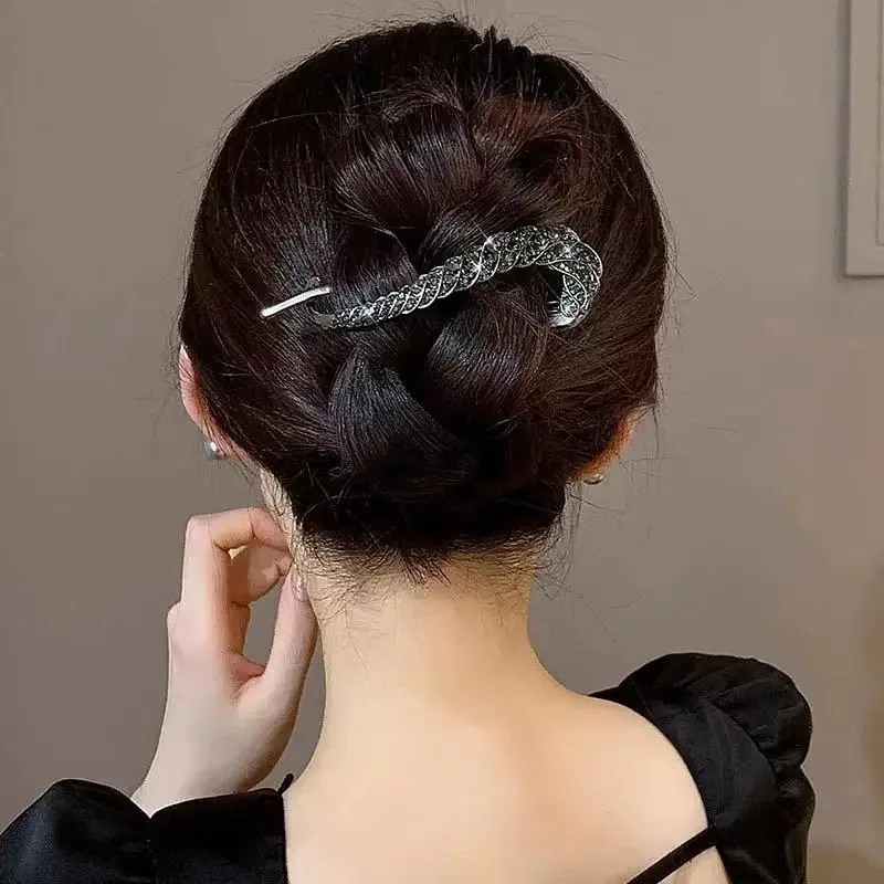 

Fashion Simple Classic Rhinestone Twist Clip Light Luxury Temperament Twist Clip Straight Clip Ball Clip Versatile Style