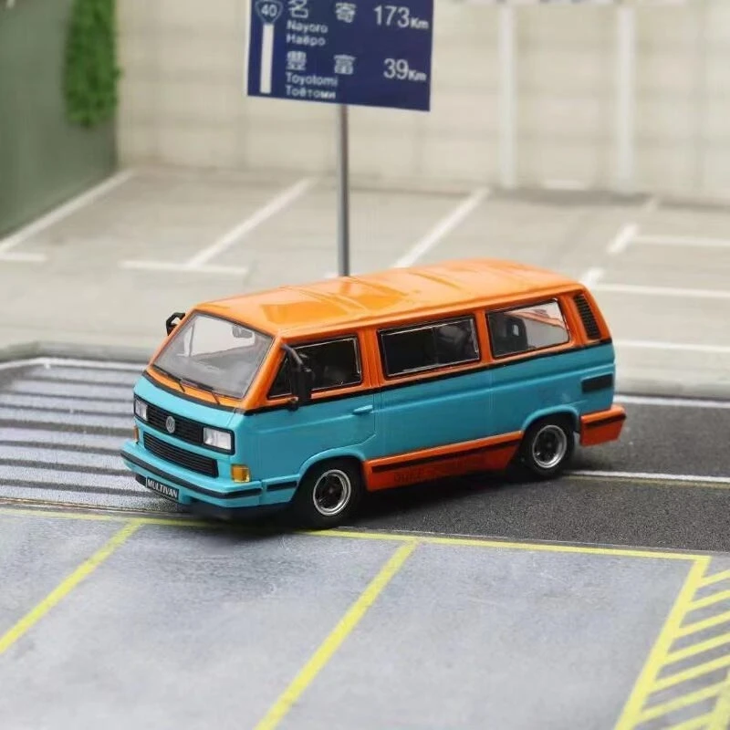 

Master 1:64 Type 2 T3 Bus B32 Diecast Model Car