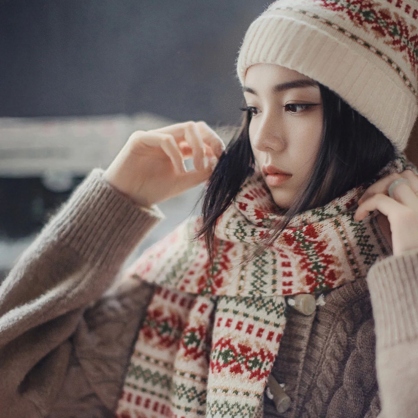 

Maden Зимний комплект шапка и шарф в стиле Fair Isle, унисекс, тёплый мягкий вязаный набор в подарочной коробке для мужчин и женщин