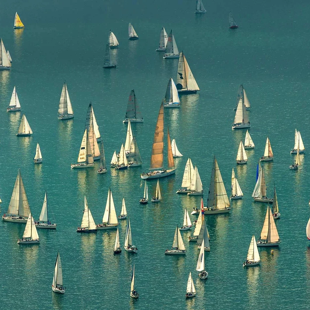 

9.7" Screen For Aston Martin 2005-2015 Carplay Android 14 Car GPS Navigation Multimedia Player Car Radio Tape Recorder Head Unit