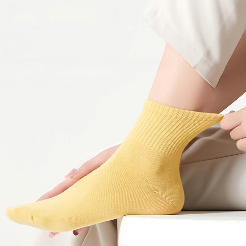 Chaussettes de rinçage en coton pour femmes, chaussettes respirantes monochromes pour femmes, chaussettes souples à tube long, chaussettes décontractées pour l'hiver, haute qualité, printemps