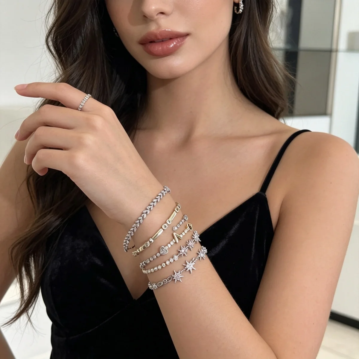 Exquisite glänzende Zirkon-Armbänder mit runden, herzförmigen, quadratischen, Weizenblatt- und Sternen-Elementen für Damen und Herren, schlichte Sonnen- und LOVE-Buchstaben-Armreifen, Schmuck. – Detail 10