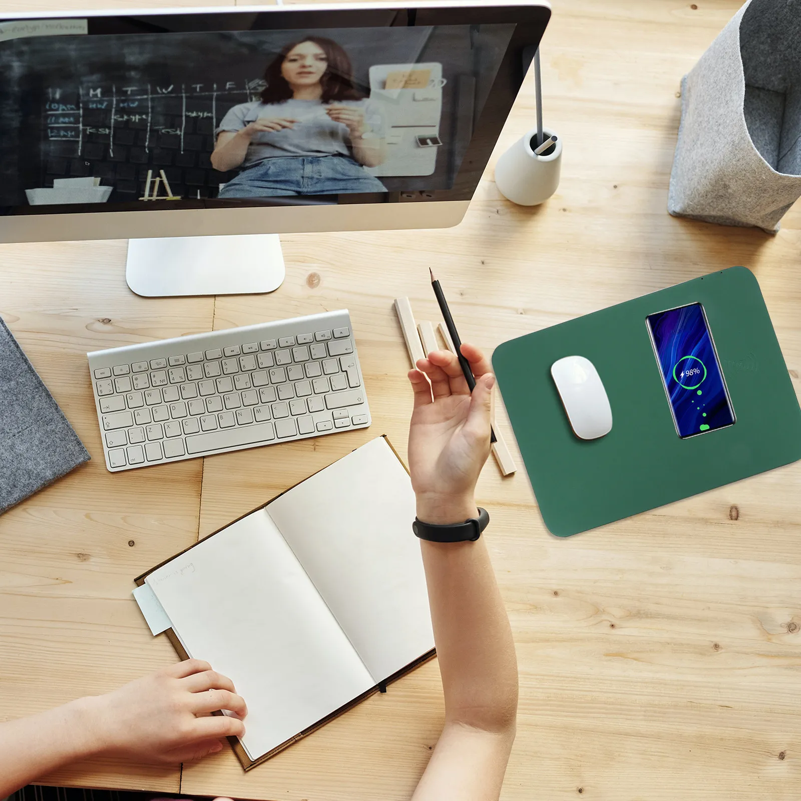 ワイヤレス充電対応マウスパッド-15w、デュアル機能充電マウスパッド、滑らかな表面で快適な操作感、大型ゲーミングデスク用。