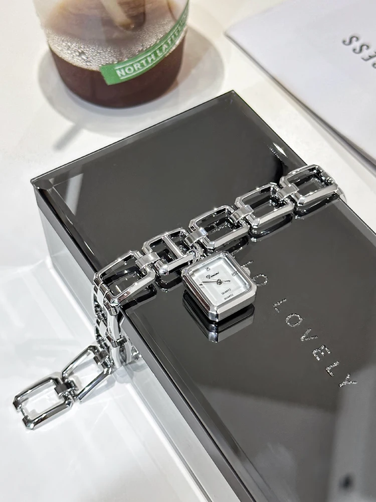 

Elegant ladies watch Steel band design hollow chain watch Women's luxury 2024 square high-end ladies watch Women's gift