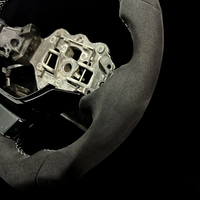 Suede-wrapped sporty steering wheel for Peugeot 308