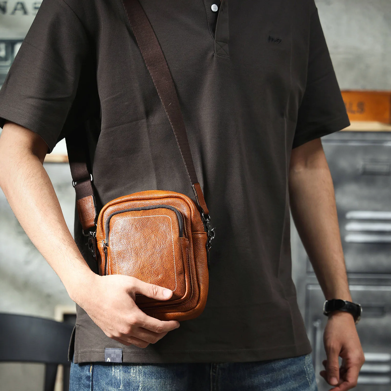 Premium Echtleder Herren Umhängetasche Brusttasche für Männer Vollnarbenleder Mini-Schultertasche für Handy & Schlüssel – Detail 6
