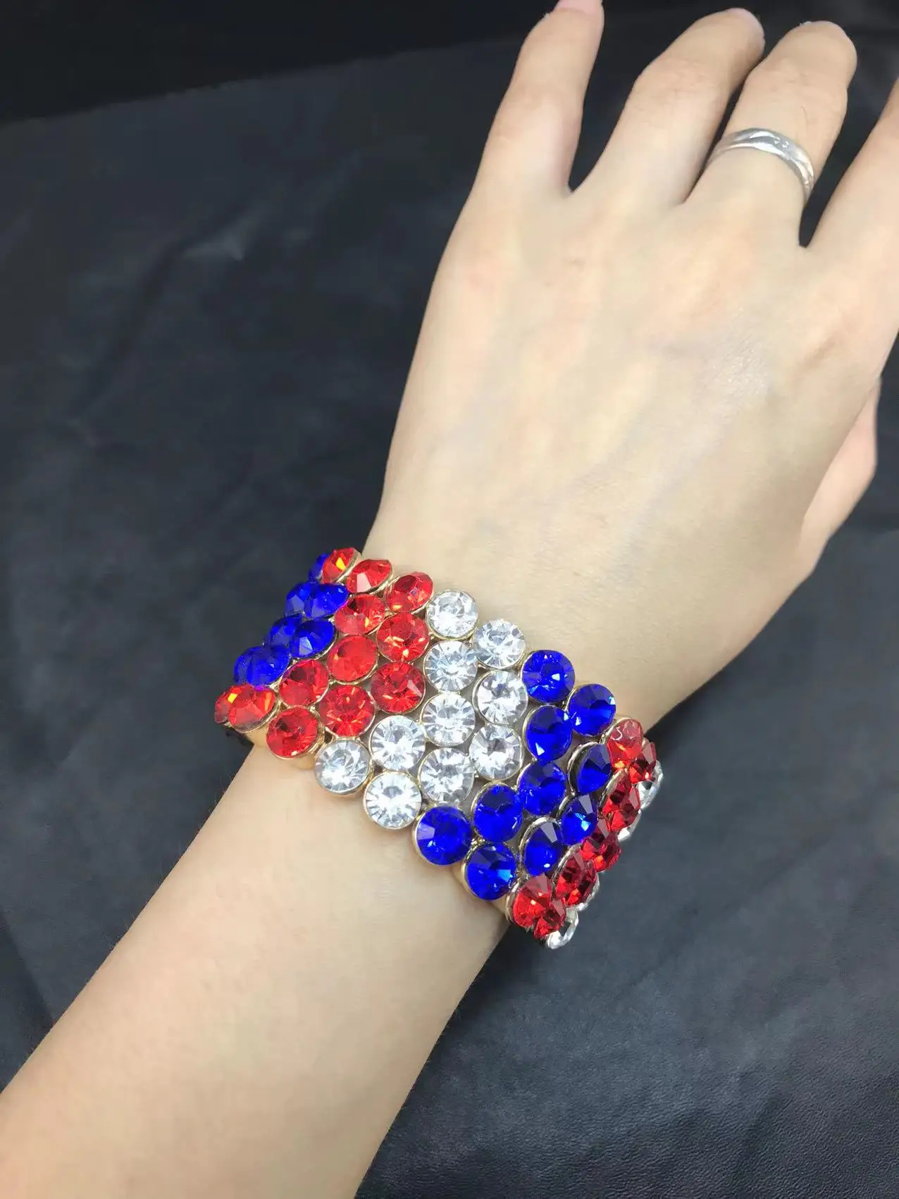 2022  New Fashion Womens Luxury Color Crystal Bracelets High Quality Elastic Wide Bracelets