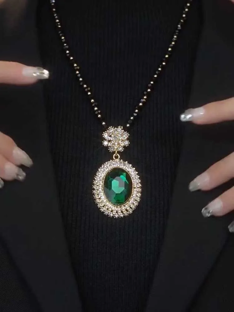 Vintage Emerald Round Oval Sweater Chain  Black Beads Long Chain Necklace Women\'s All-match Clothes Pendant Accessories