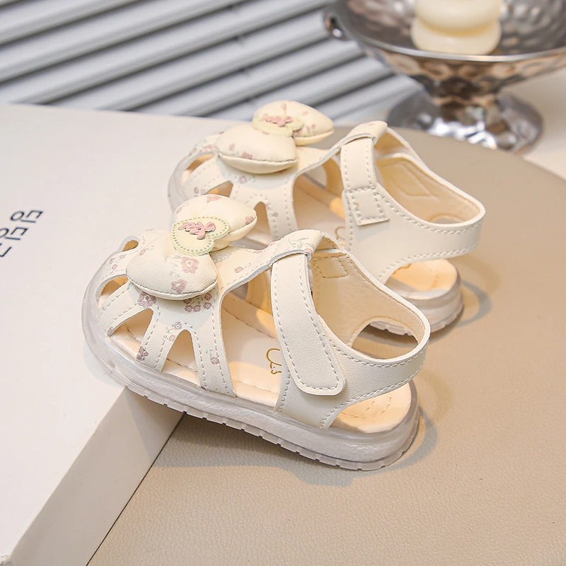 

Girls Beach Fashion Shoes Floral Bow Breathable Kids Sandals Versatile 2026 Summer New Toddler Casual Princess Flats Trendy