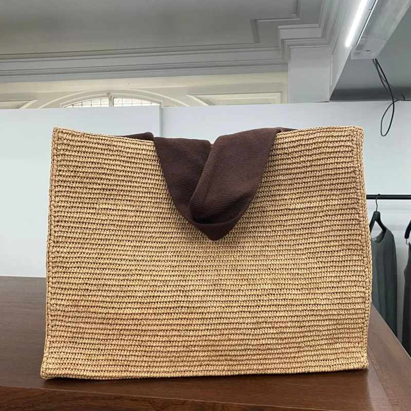 

Пляжные сумки-тоуты из соломки для женщин: роскошные дизайнерские сумки и клатчи 2026 года, новинка, с широкими ремнями из травы, большая вместимость, на плечо/подмышку