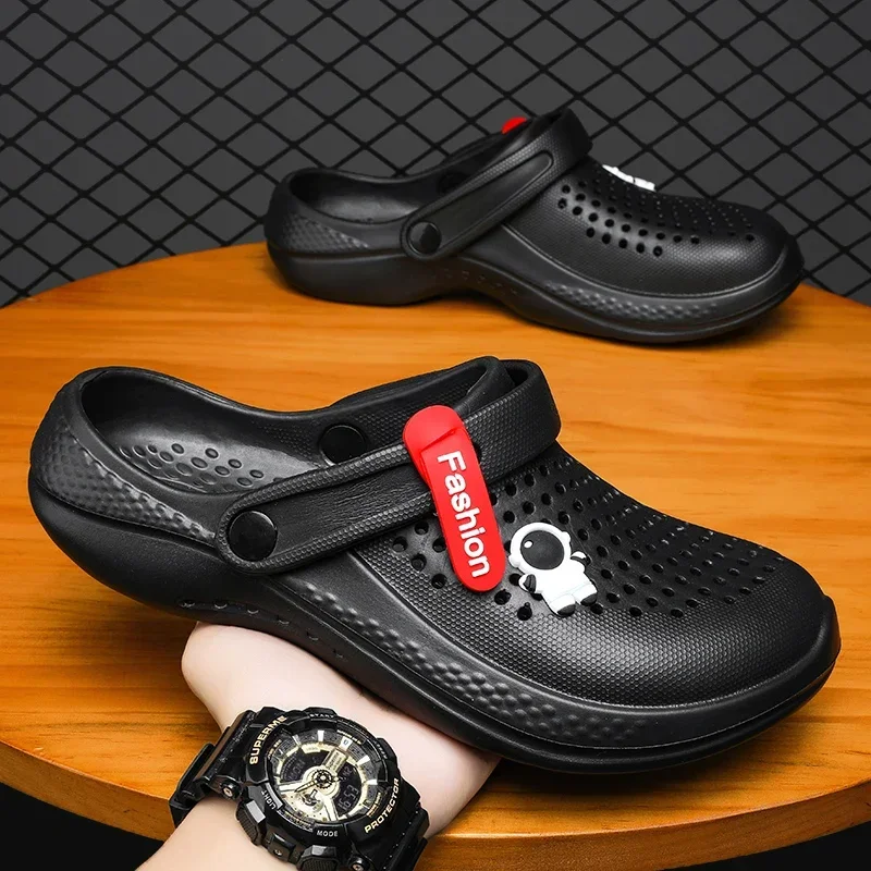 New Beach Outdoor Sandals Lightweight Soft Breathable EVA Mens Slippers Fashion Male Garden Shoes Men Clogs Couple Casual Shoes