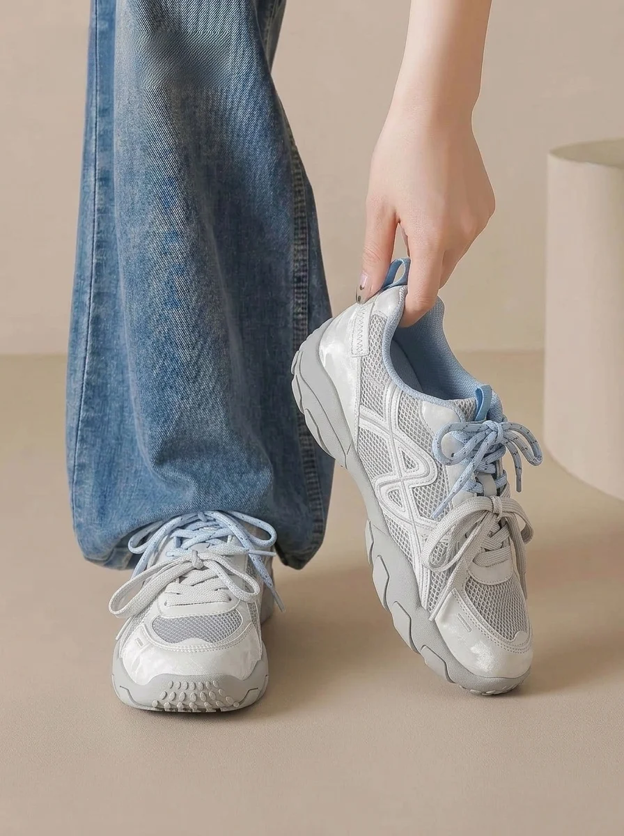 chaussures-de-sport-blanches-respirantes-en-maille-pour-femme-modele-deqin-a-semelle-epaisse-collection-automne-2026-style-ballet-agan-tres-attrayant