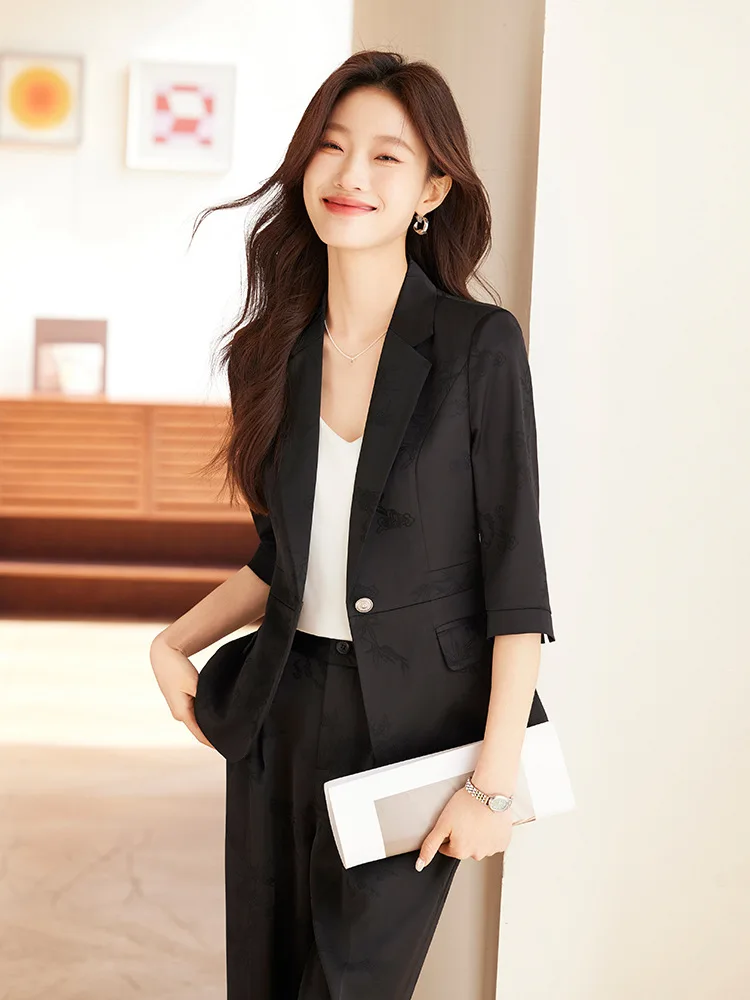 

Elegant printed blazer for women, three-quarter sleeves, lightweight, stylish and sophisticated, suitable for professional and c