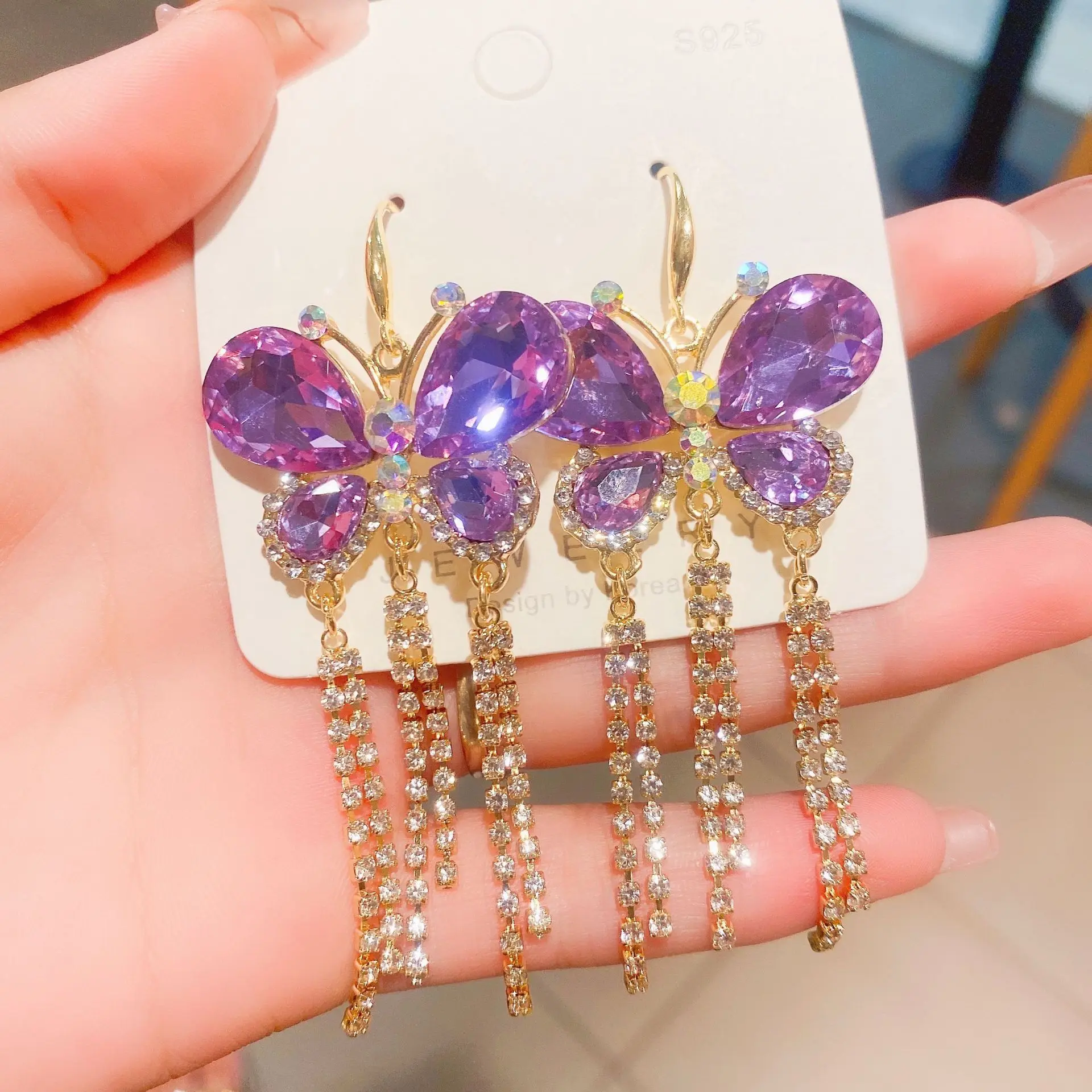 Women\'s earrings long crystal drop for women rhinestone Jewelry new in Personality Glossy color Vintage hanging jewellery gift