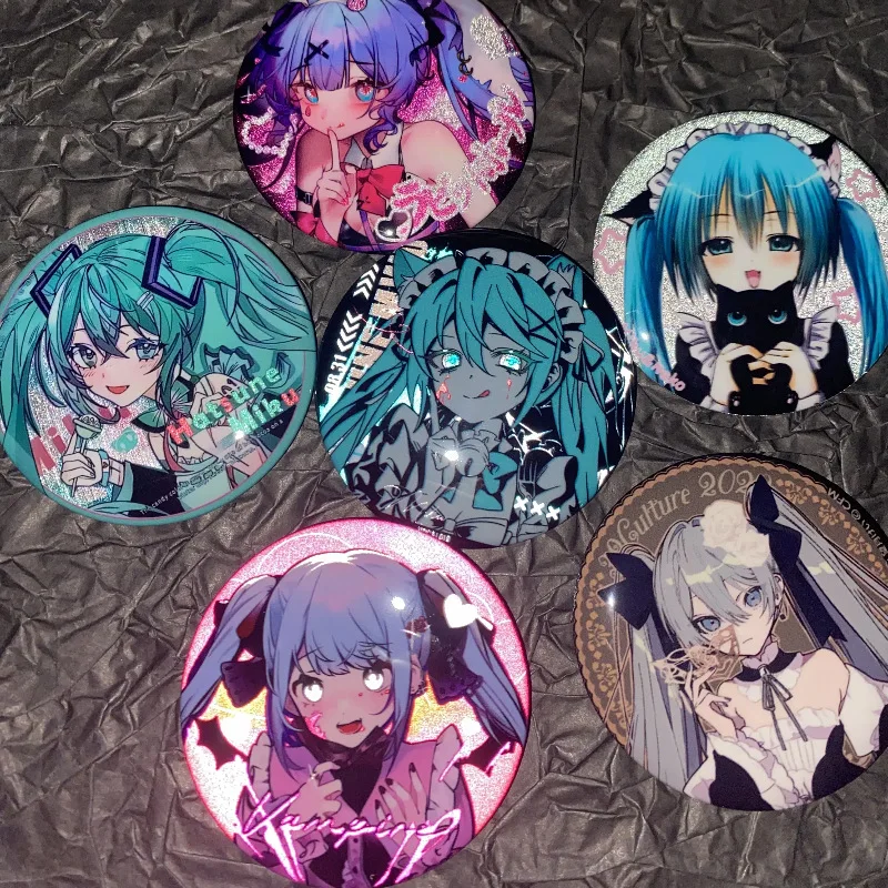 6 Stück Hatsune Miku Neue Abzeichen Anime-Accessoires Niedliche Cartoon-Broschen Japanische Kawaii DIY Itbag Kleidung Sammlung
