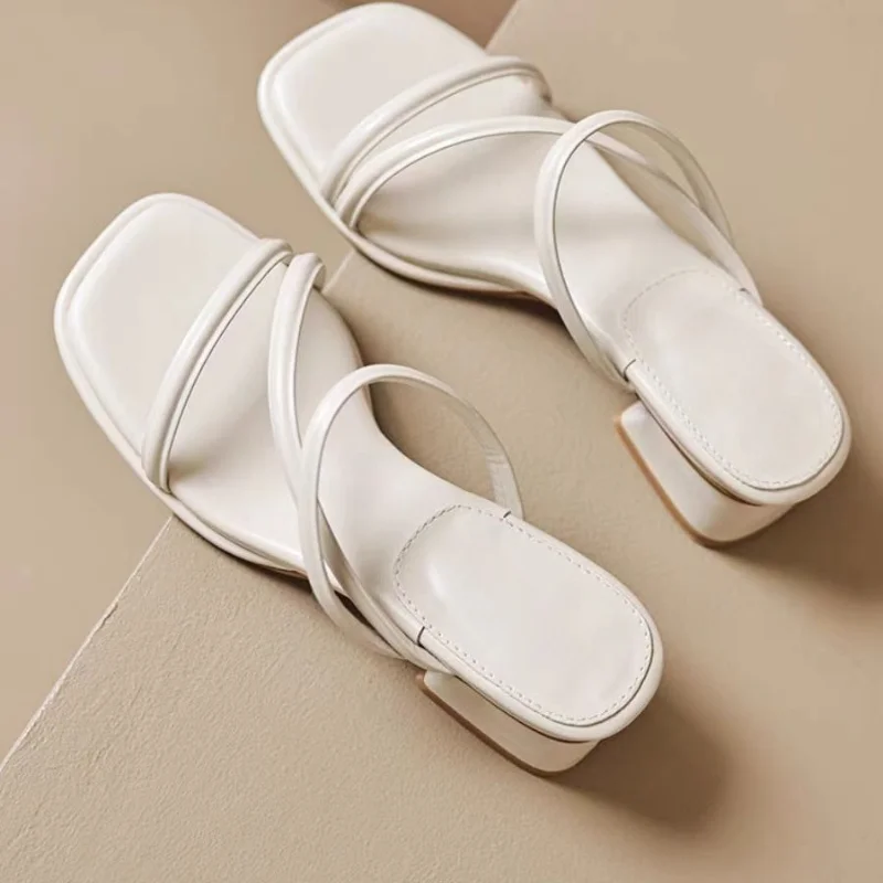 2025 Woman New Popular Design Square Heel Shoes Trend Casual Slippers Non-slip Outdoor Sandals Unique Fashion Women Slippers