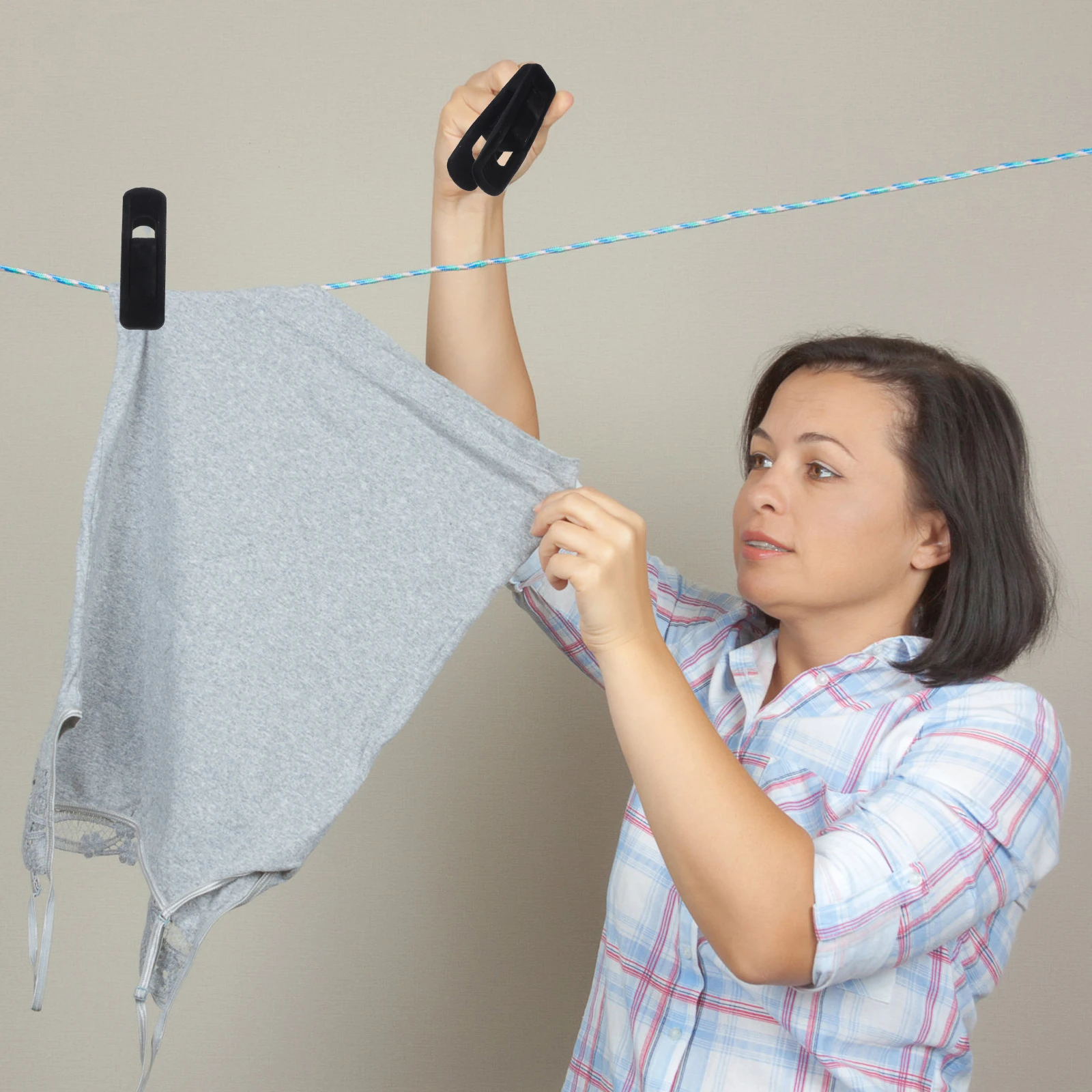 

20pcs Plastic Clothespin Hanger Clips Windproof Clamps Multifunctional Flocking Laundry Pant Quilt Sock Baby Secure Dry
