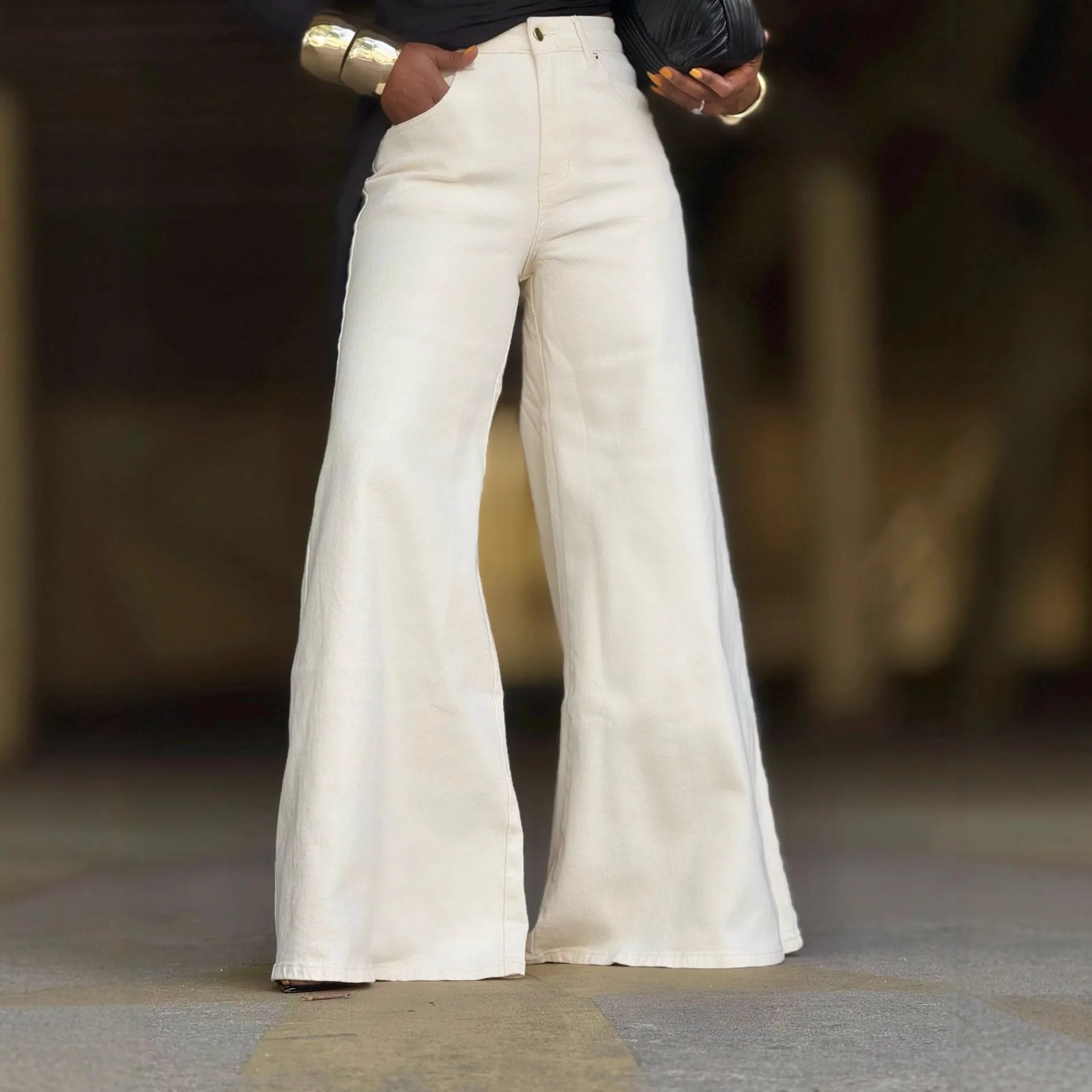 

Новые белые джинсы-клеш 2026 года для женщин: элегантные повседневные джинсовые брюки с высокой талией, облегающие, универсальные, белые джинсы-буткат