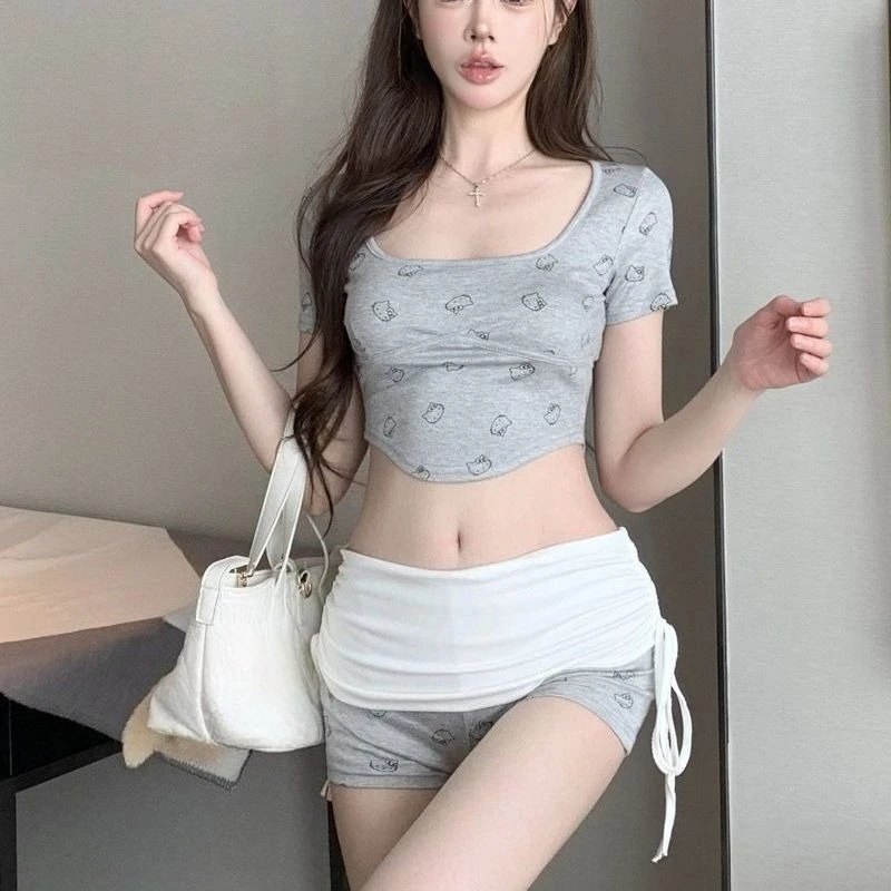 

Korean Style Women Two Piece Set Low Cut Square Neck Tee with Color Block Low Rise Butt Lifting Shorts Summer Outfit