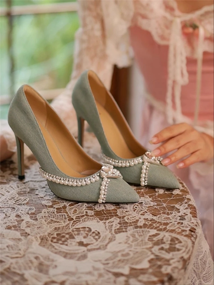 

Осенние новые туфли на плоской подошве с острым носком и мелким жемчугом и стразами, банкетные женские туфли большого размера, маленького размера, расширенные на тонком высоком каблуке