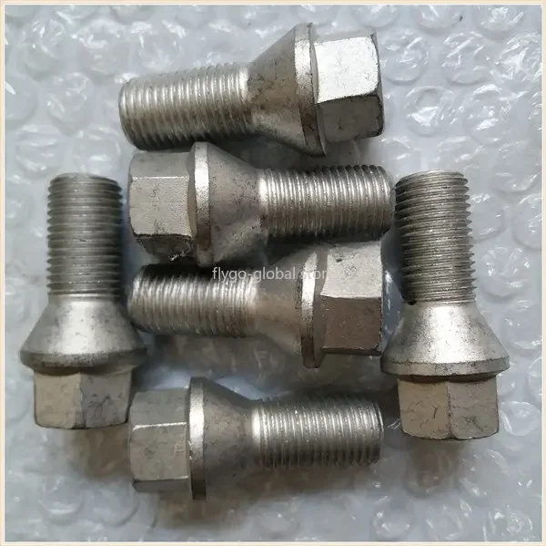 

1pcs Suitable for Roewe 750550 350 I6RX5 MG7 6 5 3 tire rim mounting screw hub