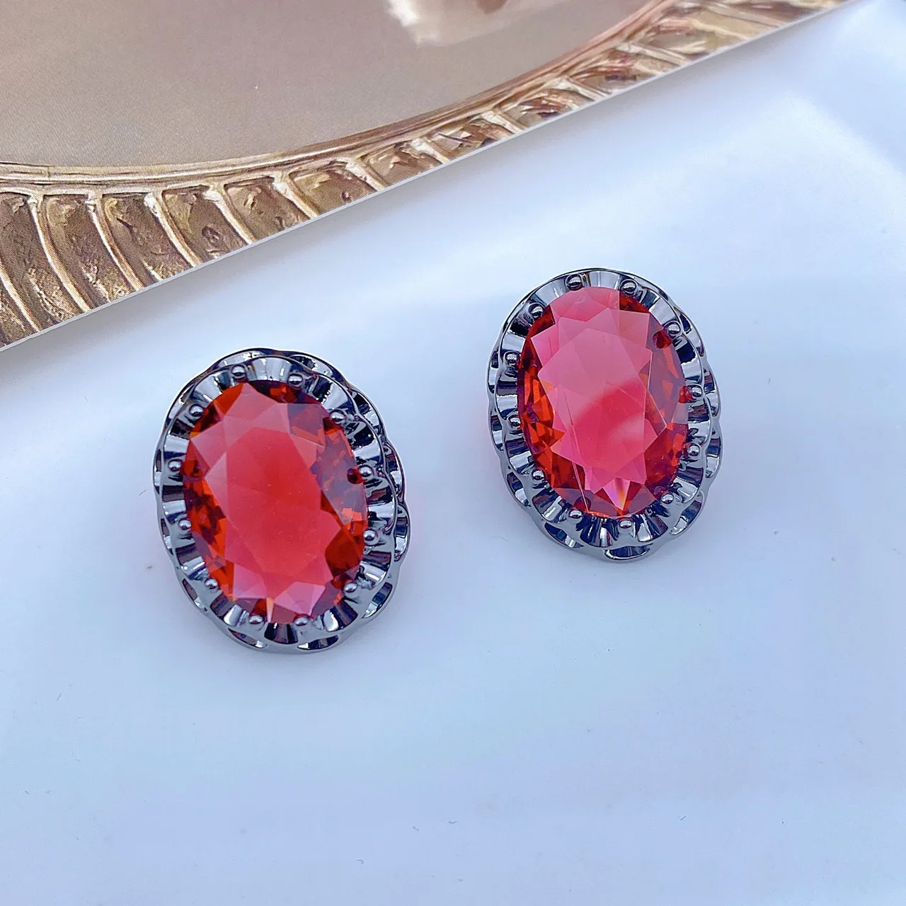 Italian Original Design Red Oval Earrings Temperament Austrian Crystal Earrings High-end Jewelry 3