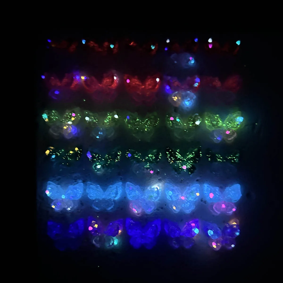 30PCS Transluzente Verträumte Harz Schmetterling Nagel Charms 3D Doppel-schicht Leuchtende Bunte Schmetterling Nail art Dekorationen DIY Nägel