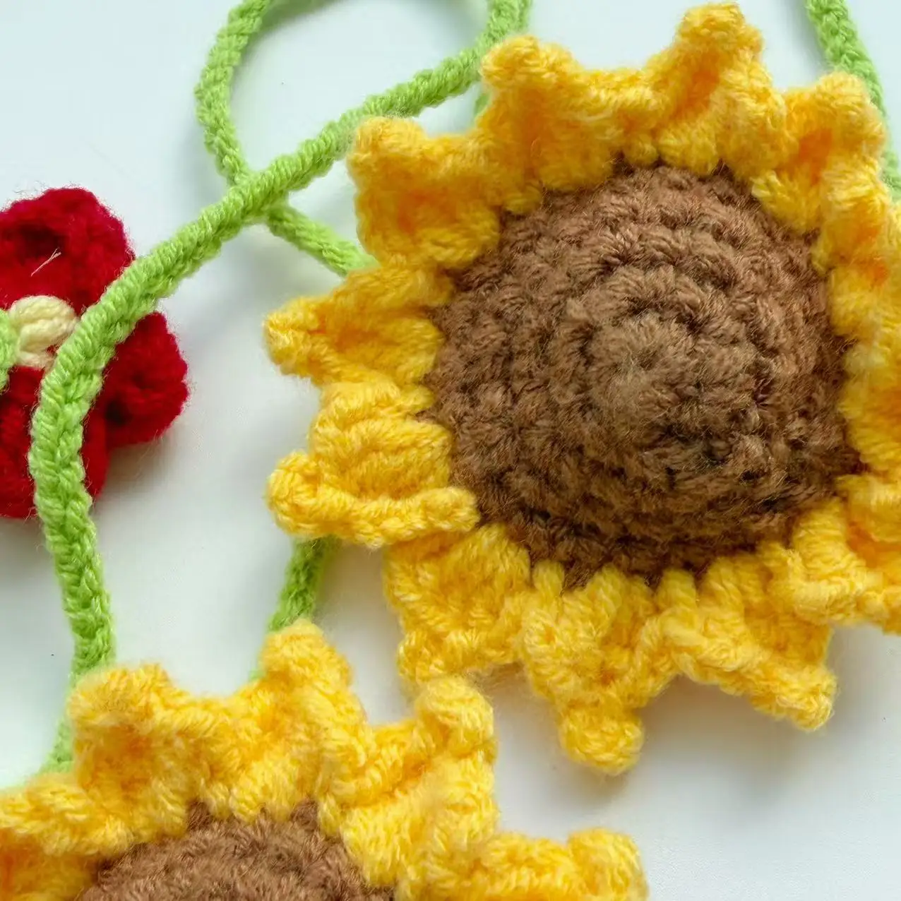 Handmade Crochet Sunflower Car Ornament, Vibrant 3D Knitted Puff Flower Keychain & Bag Charm,Home Curtain Decor Accessory