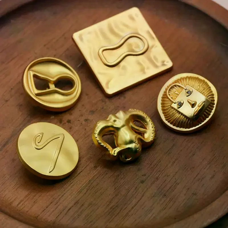 Vintage Metal Button Artistic - Vintage Collectible Buttons recension och pris