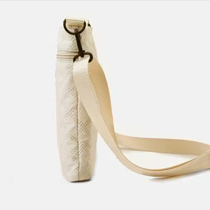 Damen-Umhängetasche in Beige mit Rautenmuster, Gepolsterte Schultertasche, Leichte Casual-Handtasche mit Verstellbarem Trageriemen – Detail 4