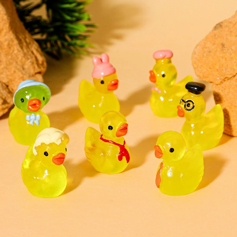 5 pezzi nottilucenti mini piccola anatra gialla serie accessori in resina micro paesaggio decorazioni per la casa cartone animato 3D ornamento decorazioni per auto