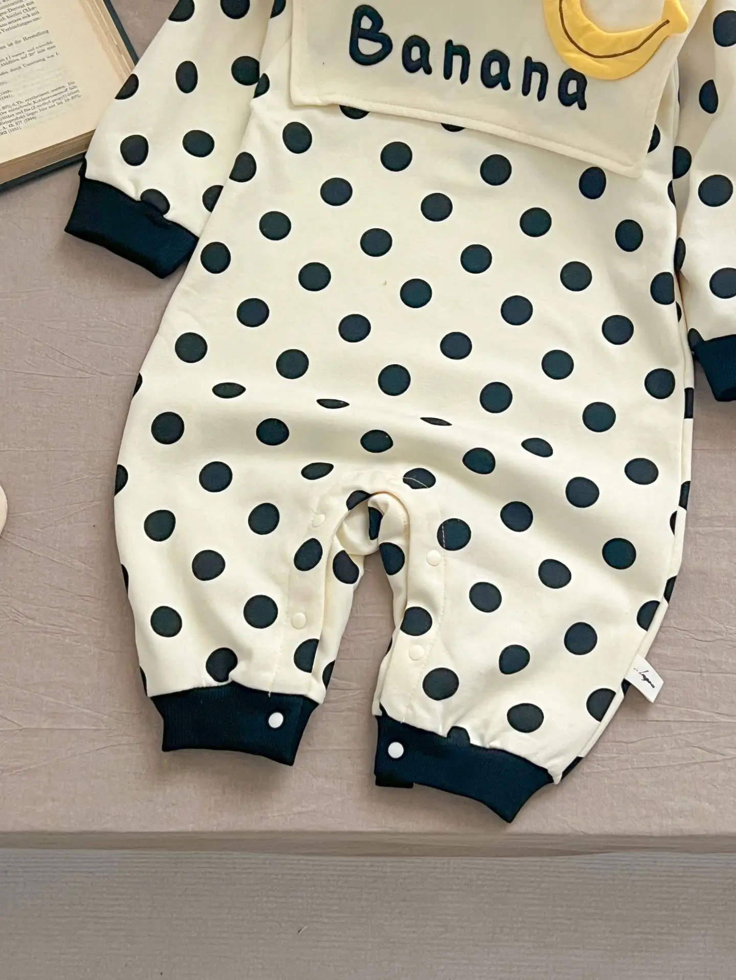 2024 spring new 0-2 year old baby clothes Spring and autumn full moon baby banana polka dot onesie men and women Baoha clothing