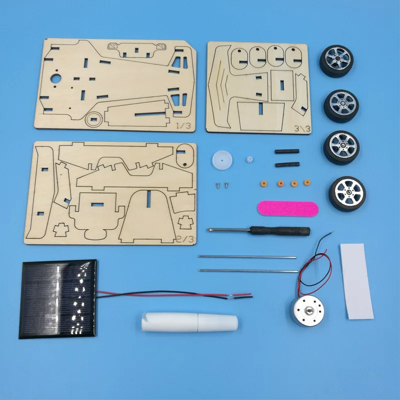 التكنولوجيا الإبداعية إنتاج صغير طلاب المدارس الابتدائية تجميعها نموذج سيارة تعمل بالطاقة الشمسية تجربة علمية عامل المواد DIY