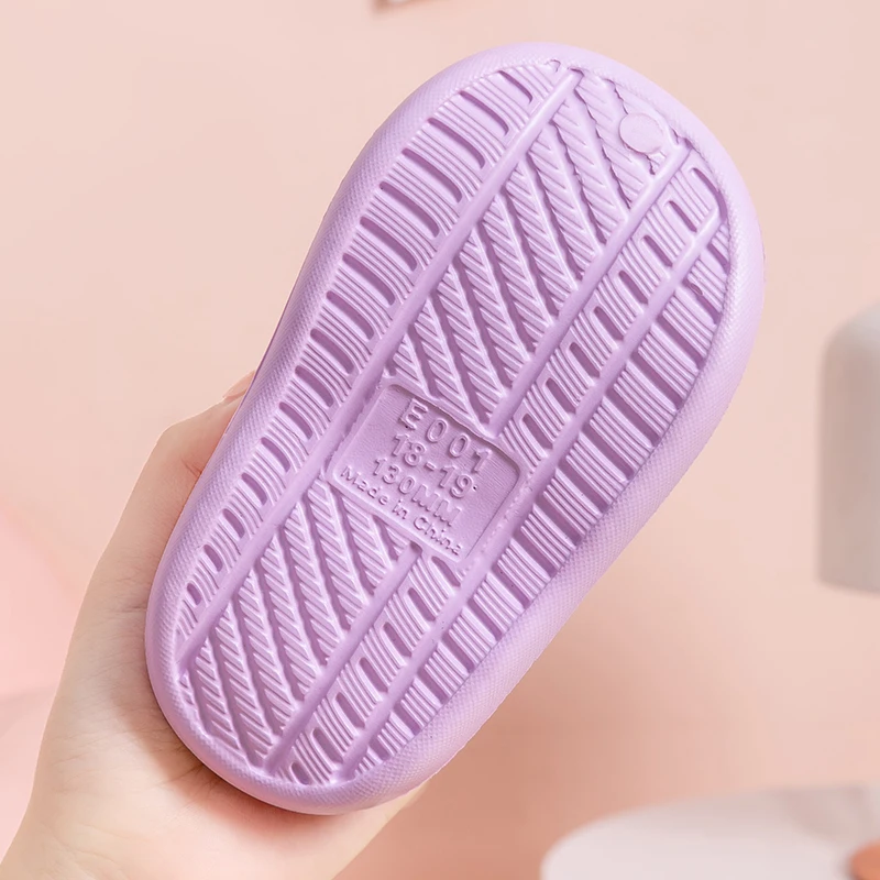 Sanrio pantofole antiscivolo con suola morbida per bambini pantofole da bagno per ragazzi e ragazze scarpe Casual per la casa del bambino Super