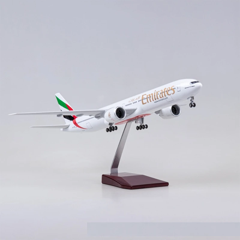 1/157 Scale 777 B777 Aircraft UAE Airlines Model 47CM Plastic Resin Plane Model Toy W Light and Wheel Landing Gear