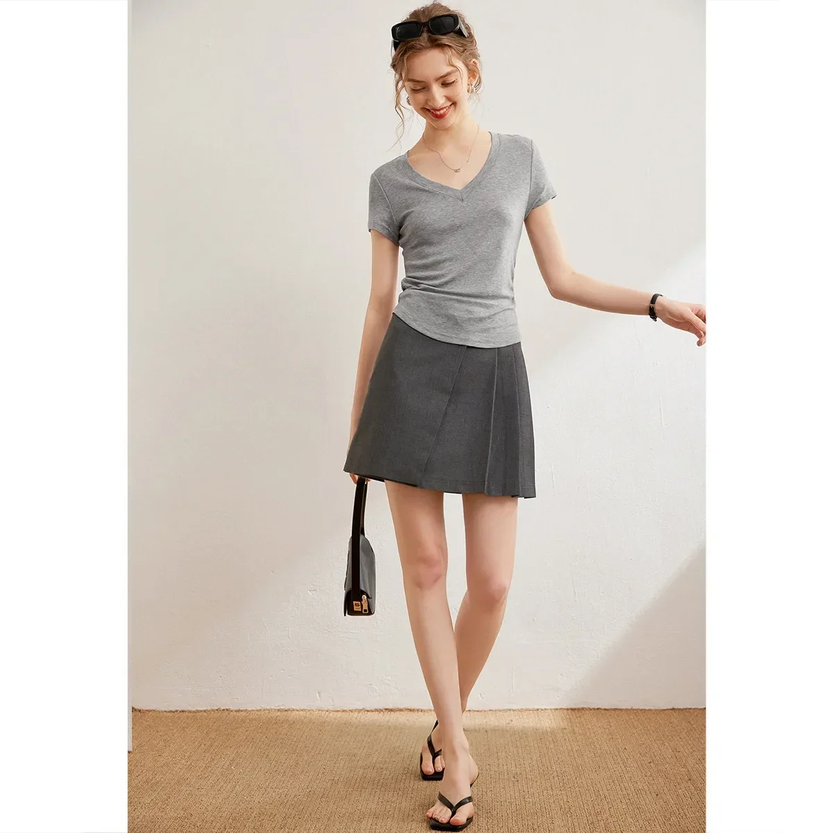 LOUIS YAO-Camiseta de manga corta con cuello en V para mujer, camiseta de Color sólido, Jersey básico informal, camiseta de verano 2025