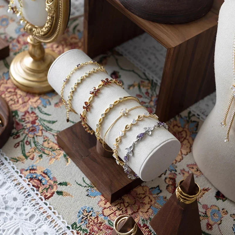 Luxury Necklace Display Portrait Model Wooden Window Jewelry Displays Rack Counter Bracelet Ring Organizer Display Props