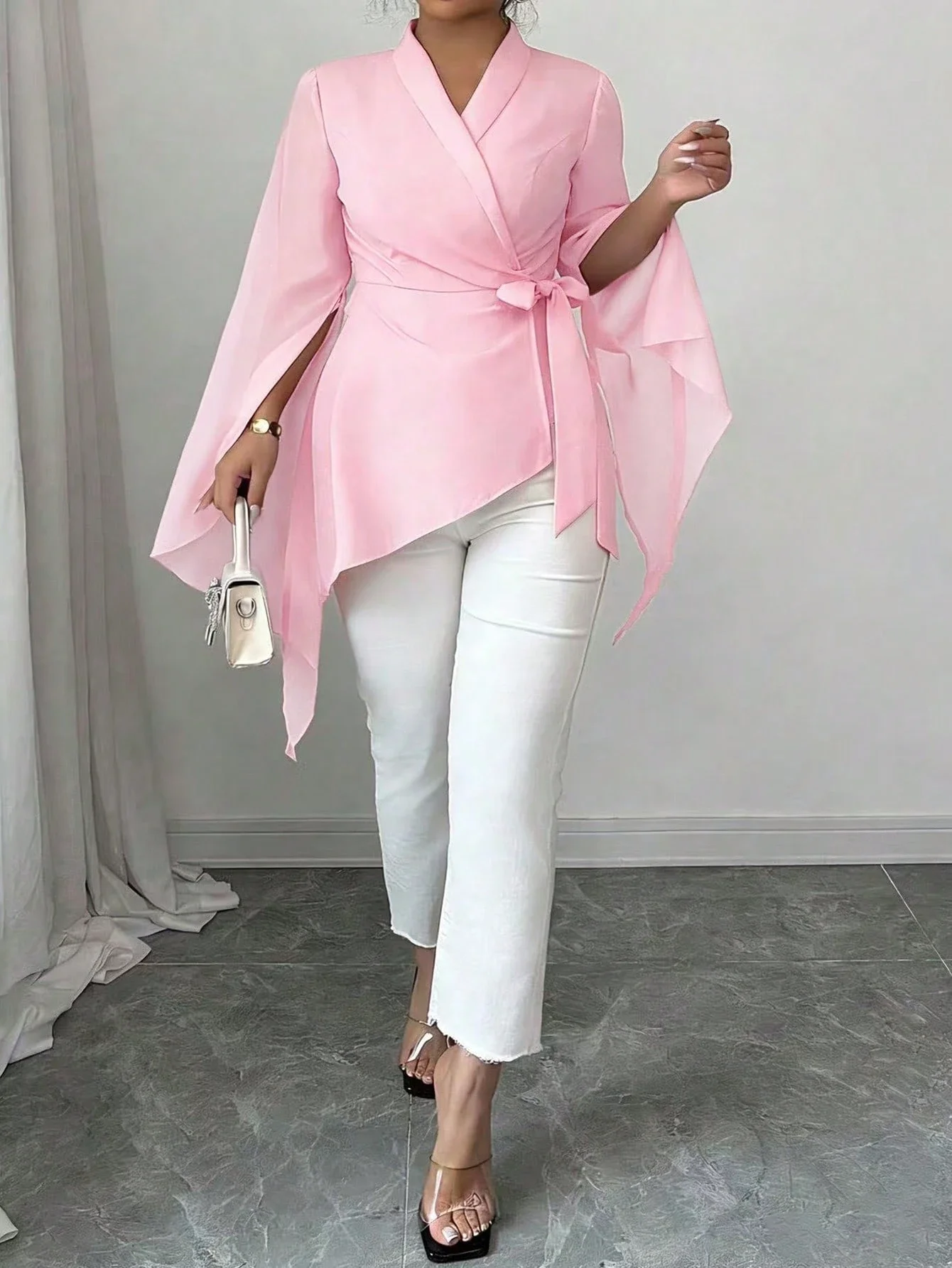 

Розовая шифоновая блузка с асимметричным подолом, завязками на шее и бантом