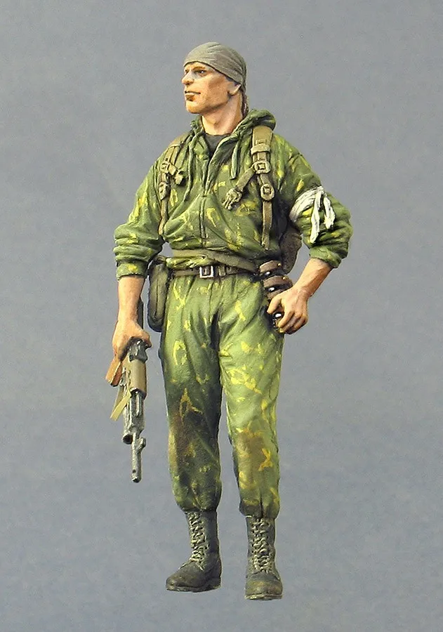 1:35 Scale Die Cast Resin Figure Model Assembly Kit Russian Volunteer Division Commander with Militia Paint  (2 People)