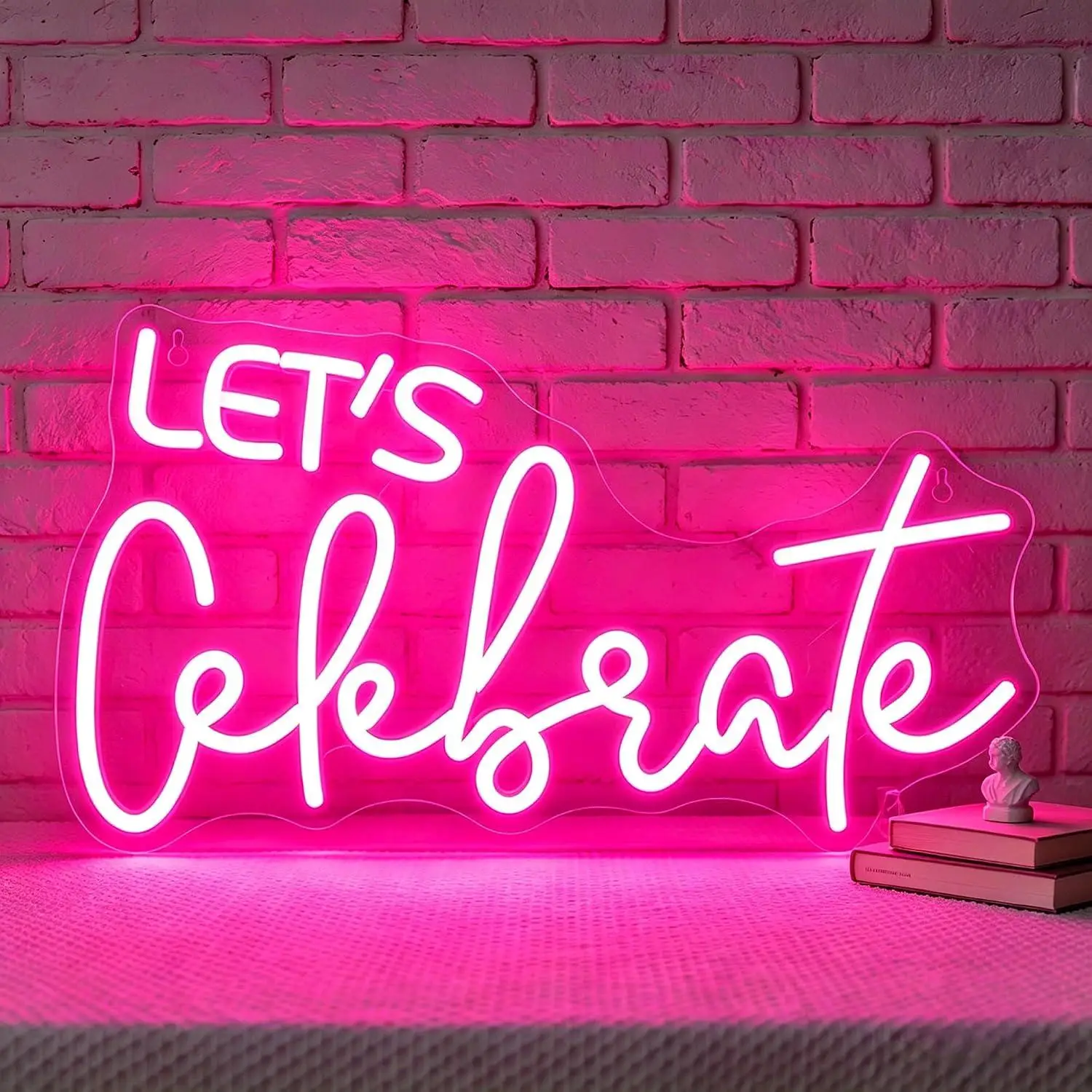 insegna-luminosa-led-usb-dimmerabile-'let's-celebrate'-per-feste-di-compleanno-addii-al-nubilato-matrimoni-bar-caffe-eventi-e-decorazioni-murali