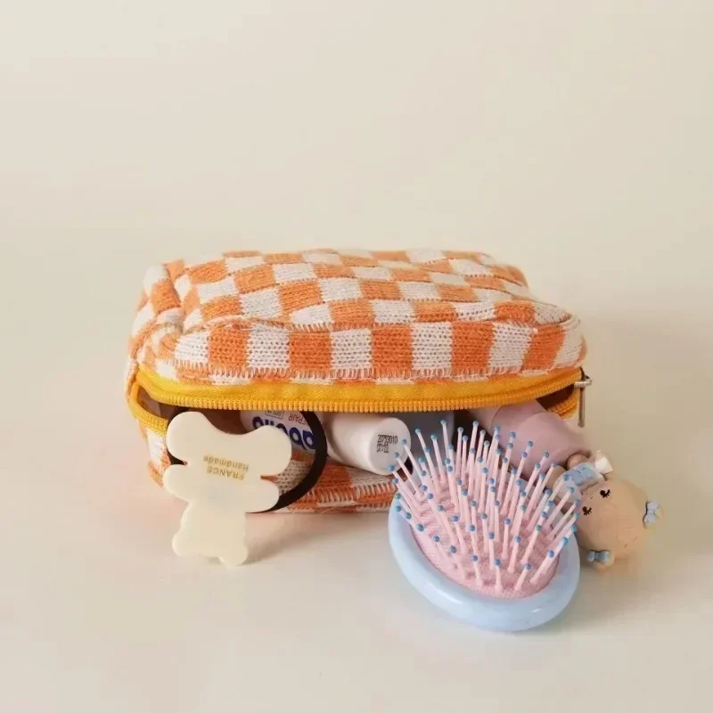 Knitted Checkerboard Coin Purse Women Cosmetic Bags Makeup Bag Women Girl Sanitary Napkin Tampon Bag Small Wallet Coin Pouch