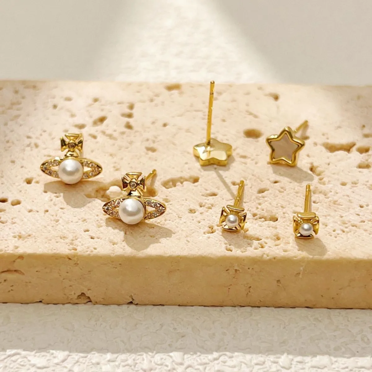 Simple and compact three-piece set of planet earrings, fashionable and versatile earrings, light luxury style earrings