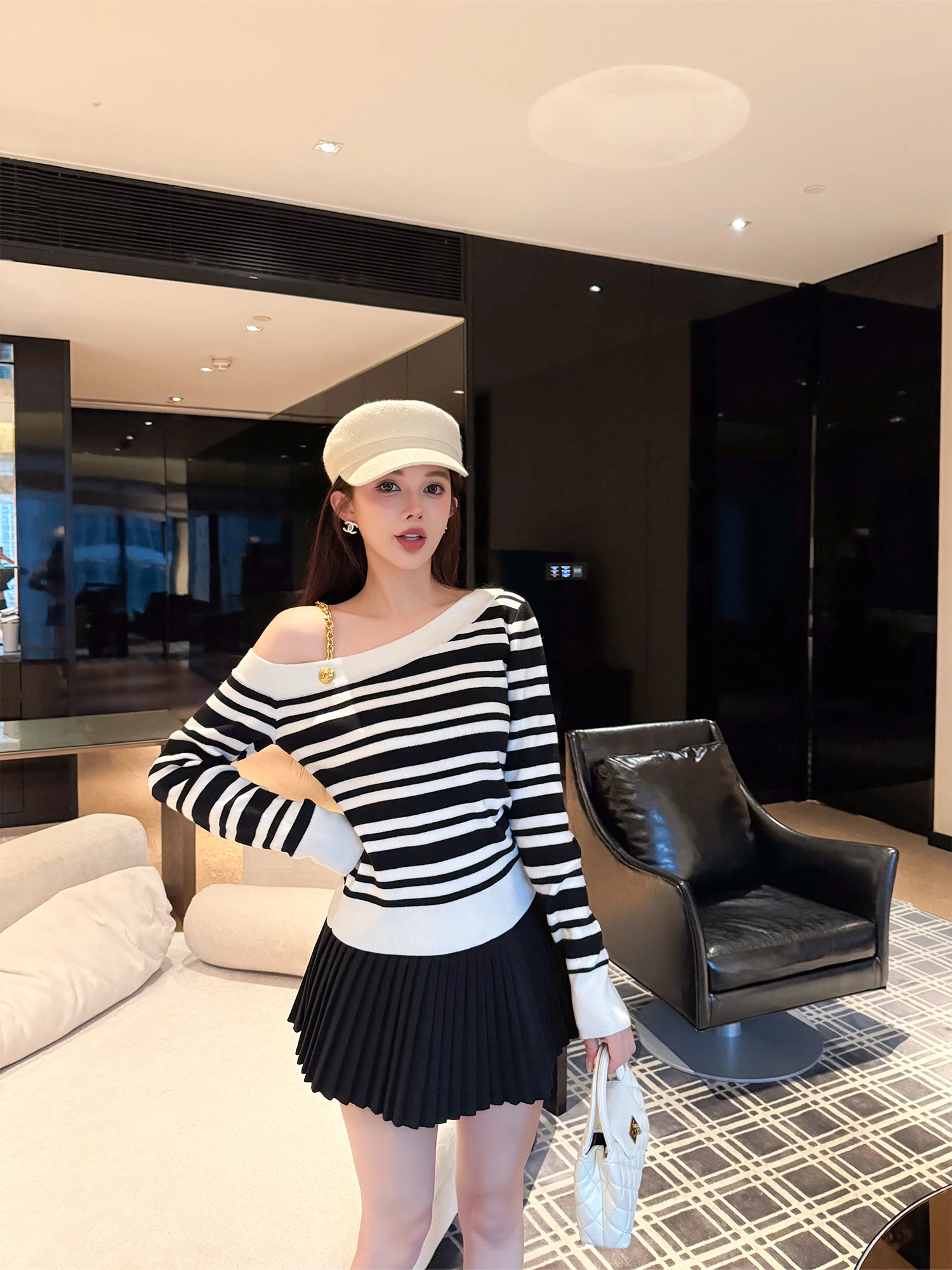 

LADIESFIRST Women's Lazy Striped Knitwear Asymmetrical oulder Chain Design Loose Slimming Sweater Casual Polyester Fiber