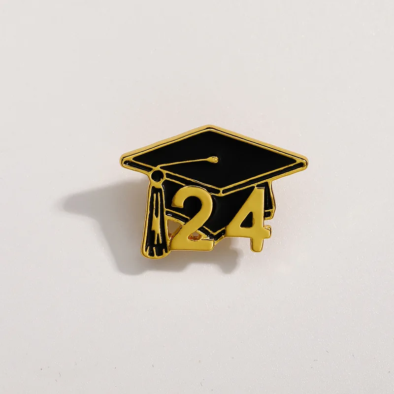 Wholesale of cross-border new mini graduation cap brooches, alloy drop oil brooches, metal fashionable handicraft brooches