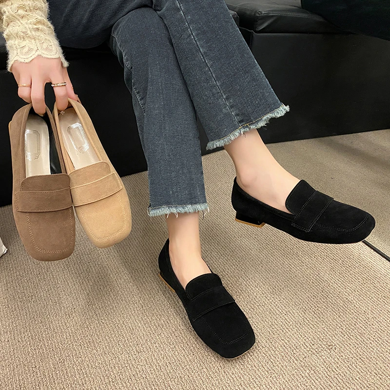 

New Fashion Shoes Woman Flats Casual Female Sneakers All-Match Shallow Mouth Round Toe Loafers Fur Dress Moccasin Retro Winter