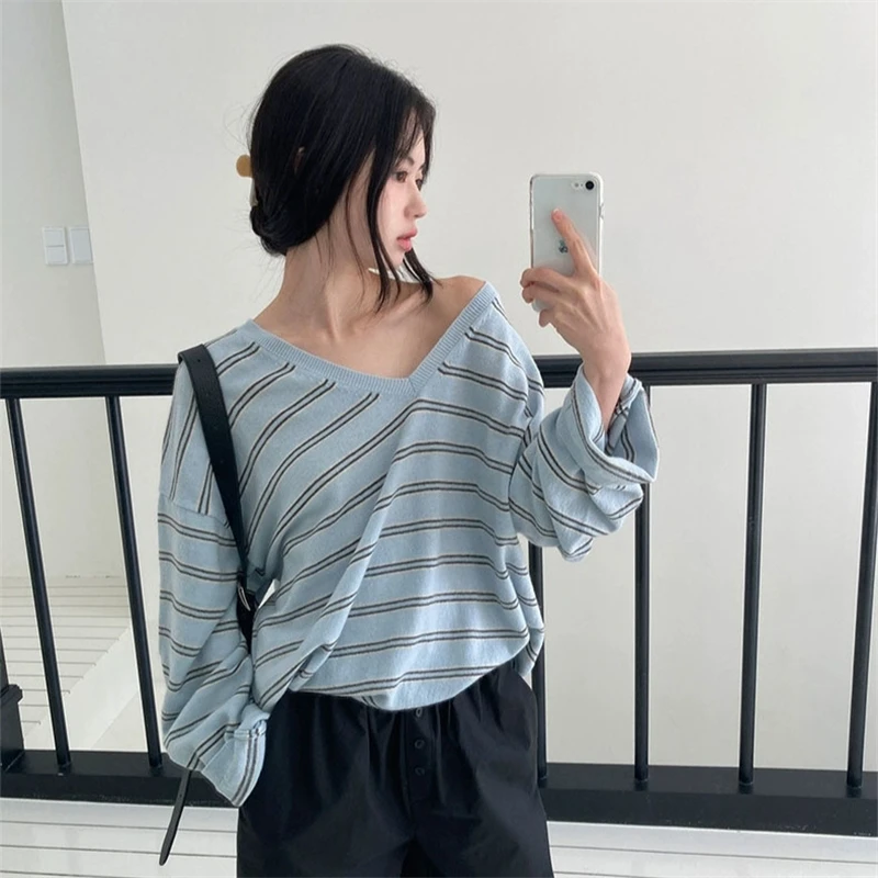 

2025 Autumn Women’s V Neck Striped Knitted Top Korean Casual Slim Fit Long Sleeve Pullover Fashion Dongdaemun Inspired Outfit