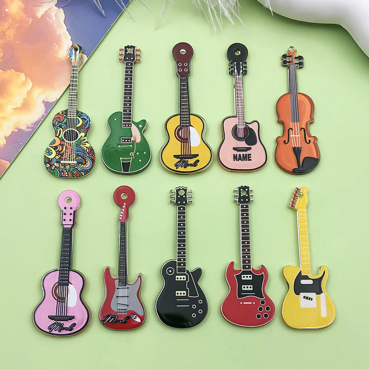 

10 шт. готических акриловых подвесок в виде гитары с принтом, в стиле хип-хоп, музыкальные инструменты, для изготовления украшений своими руками
