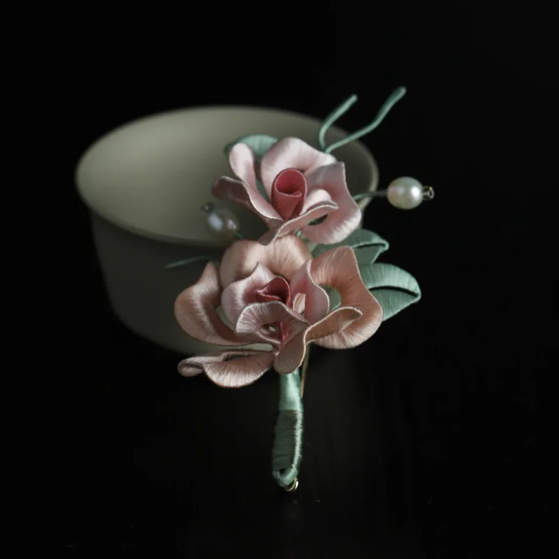 

Handmade intangible cultural heritage silk filigree edelweiss brooch Chinese style horse dress rose accessories