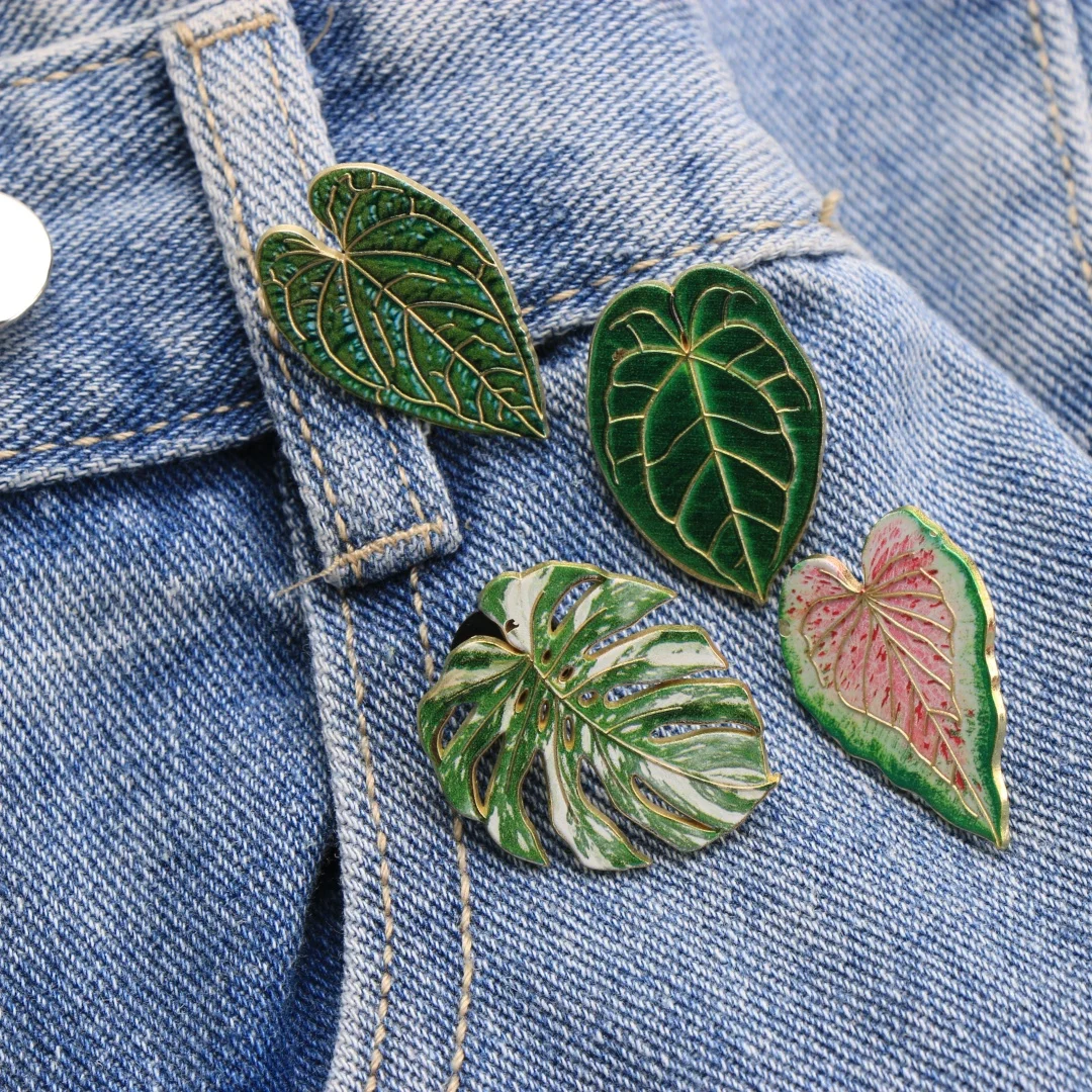 Tropische Pflanzenblatt-Emaille-Anstecknadeln, Monstera- & Anthurium-Broschen für Rucksack, Kleidung, DIY-Deko-Accessoires – Großhandel – Detail 3