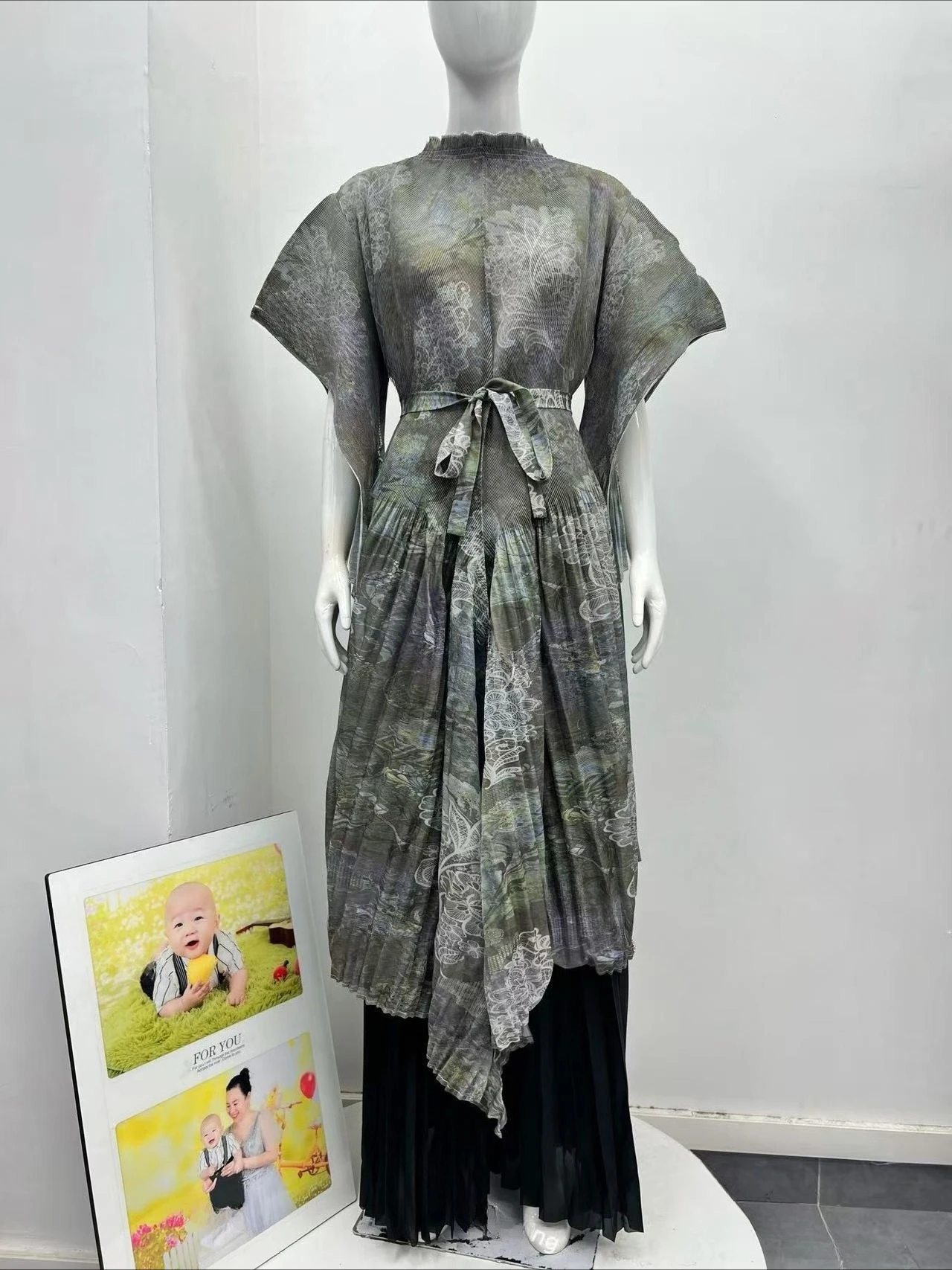 Miyake 2025 automne en gros nouveau plissé à manches courtes costume élégant à la mode ample femmes imprimé robe longue deux pièces ensemble